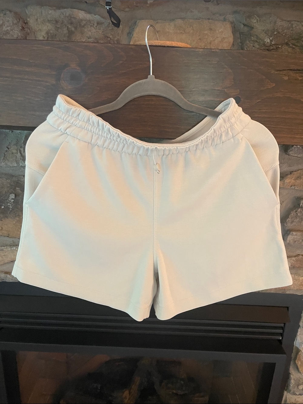 Women's Cream soft stream, Lulu lemon Athletic Elastic-Waist Shorts